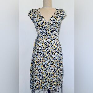 NWOT - DVF 100% Silk Wrap dress - Size 6